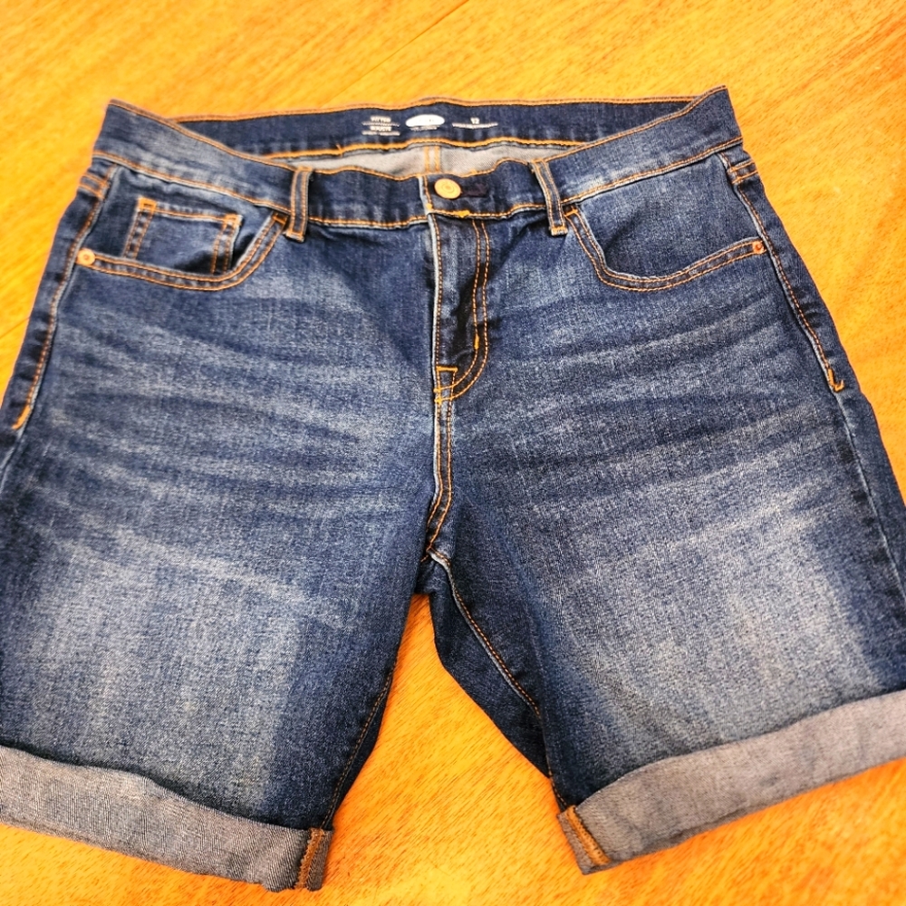 Old Navy Classic Blue Denim Women's Shorts. Pre-owned EXCELLENT CONDITION